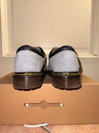 Dr. Martens Scarpe Grigie Camoscio