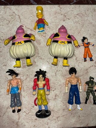 Muñecos Dragon Ball y Bart Simpson
