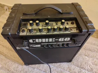 Amplificador Roland CUBE-60