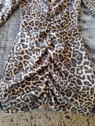 Vestido corto leopardo Stradivarius