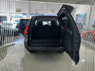 TOYOTA LAND CRUISER 2.8 D-4D VX 204CV AUTO. 7 PLAZ