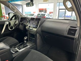 TOYOTA LAND CRUISER 2.8 D-4D VX 204CV AUTO. 7 PLAZ