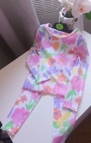 Conjunto menina Primark floral 3 anos.