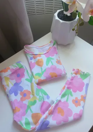 Conjunto menina Primark floral 3 anos.