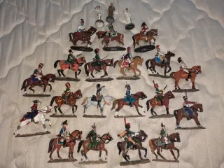 18 Soldatini di piombo di cavalleria