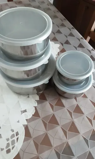 Set 5 Contenitori Acciaio Coperchio Trasparente