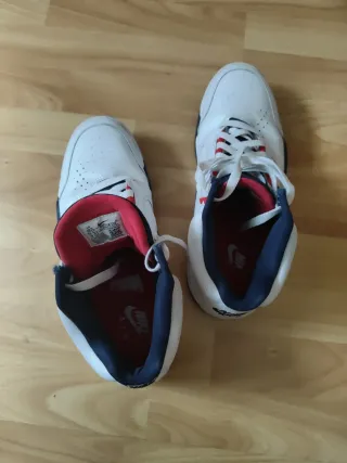 Zapatillas Nike Air Blancas y Doradas