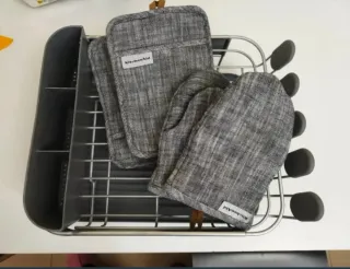 Sgocciolatore per piatti KitchenAid e set di guanti da cucina