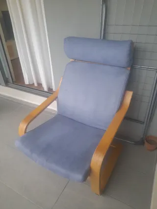 Sillón IKEA azul y madera