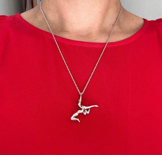 Cadena plata con colgante posturas enamorados