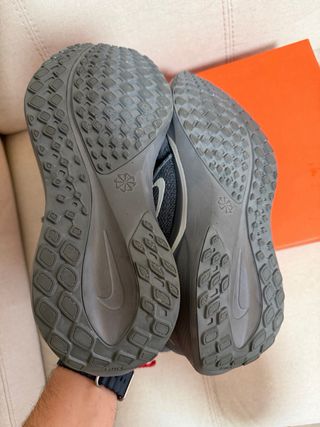 Nike Pegasus 41 NBY Talla 44 Gris Blanco