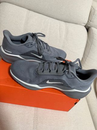 Nike Pegasus 41 NBY Talla 44 Gris Blanco