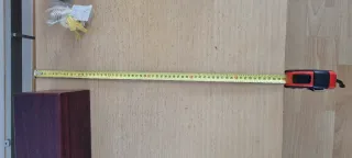 Mesa de salón de madera y cristal.  Dos alturas