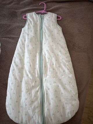 Saco dormir bebé estampado huellas