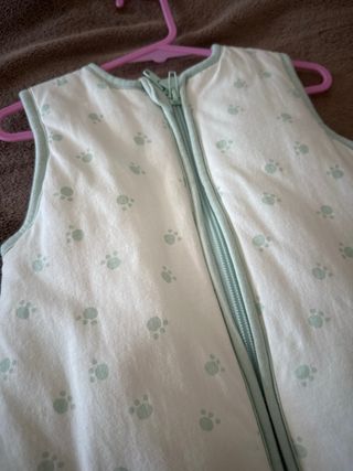 Saco dormir bebé estampado huellas