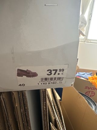 Zapatos negros con pedrería y hebilla