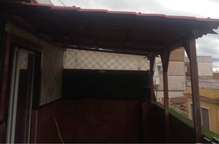 Pérgola de madera marrón