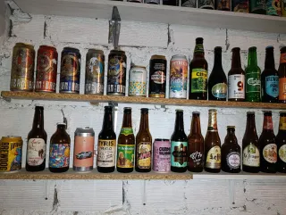 Collezione 200 bottiglie di birra vuote