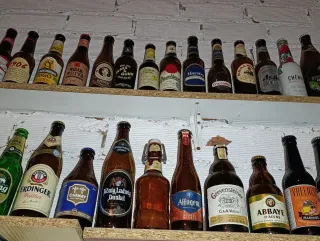 Collezione 200 bottiglie di birra vuote