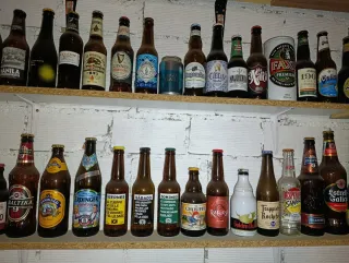 Collezione 200 bottiglie di birra vuote