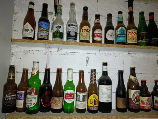 Collezione 200 bottiglie di birra vuote