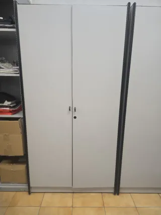 Armario de oficina de madera