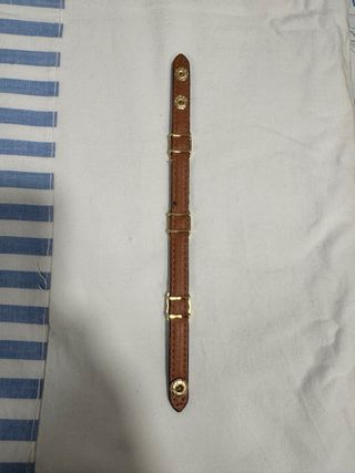 Pulsera azul con detalles dorados