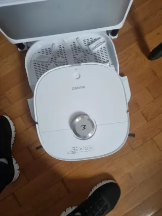 Robot aspirapolvere e lavapavimenti Eureka