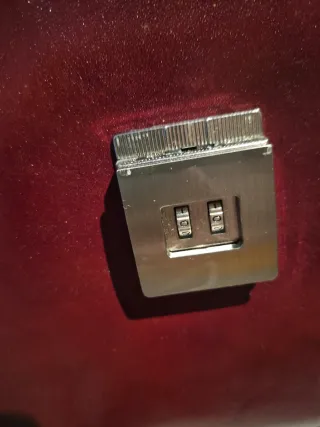 Maletín Samsonite Piel 100% interior y exterior.