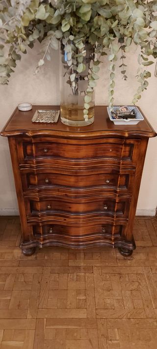 Cómoda de madera clásica 4 cajones