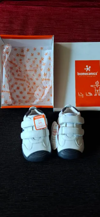 Biomecanics T.18 Deportivas Blancas