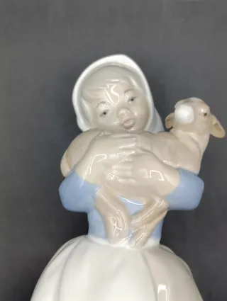 Figura Nao Lladro Porcelana Niña Cordero