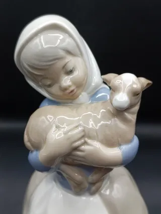 Figura Nao Lladro Porcelana Niña Cordero