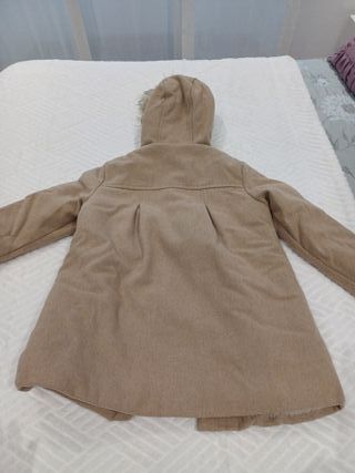 Abrigo niña con capucha y pelo