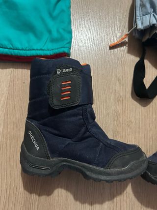 Abbigliamento e scarponi da neve per bambini Decathlon