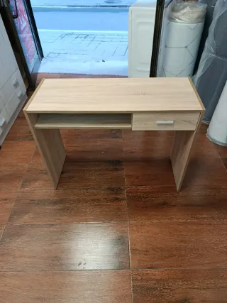 Escritorio madera claro con cajón