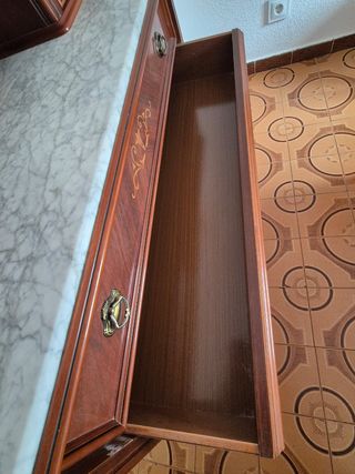 Cómoda de madera con mármol