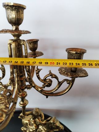 Candelabros de Bronce con Figuras de Caballeros