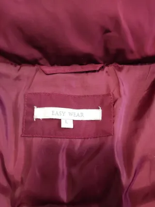 Chaqueta plumífero granate con capucha