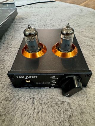 Tocadiscos Rega P2 cápsula Carbon y Previo Fosi