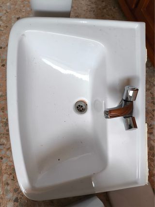 Lavabo pedestal de porcelana blanco con grifería