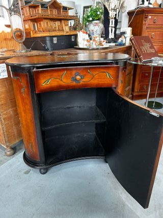 Mueble auxiliar estilo vintage pintado a mano