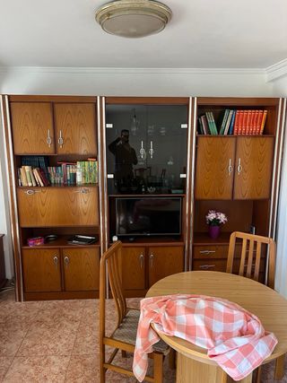 Mueble de salón madera y cristal