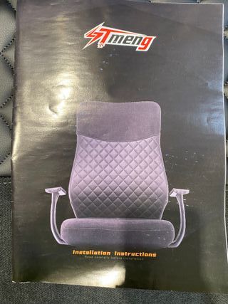 Silla de oficina negra acolchada