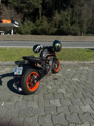 KTM 790 Duke Negra y Naranja