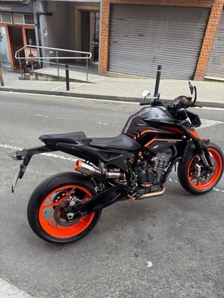 KTM 790 Duke Negra y Naranja