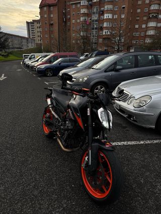 KTM 790 Duke Negra y Naranja