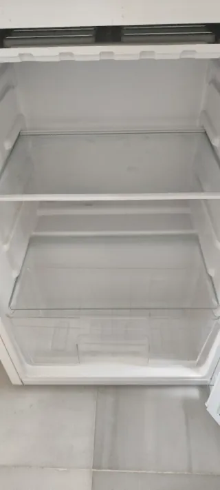 Frigorífico OK pequeño blanco, casi sin uso.