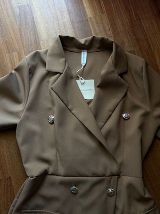 Abito blazer con cartellino