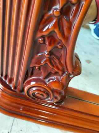 Espejo de madera con marco tallado